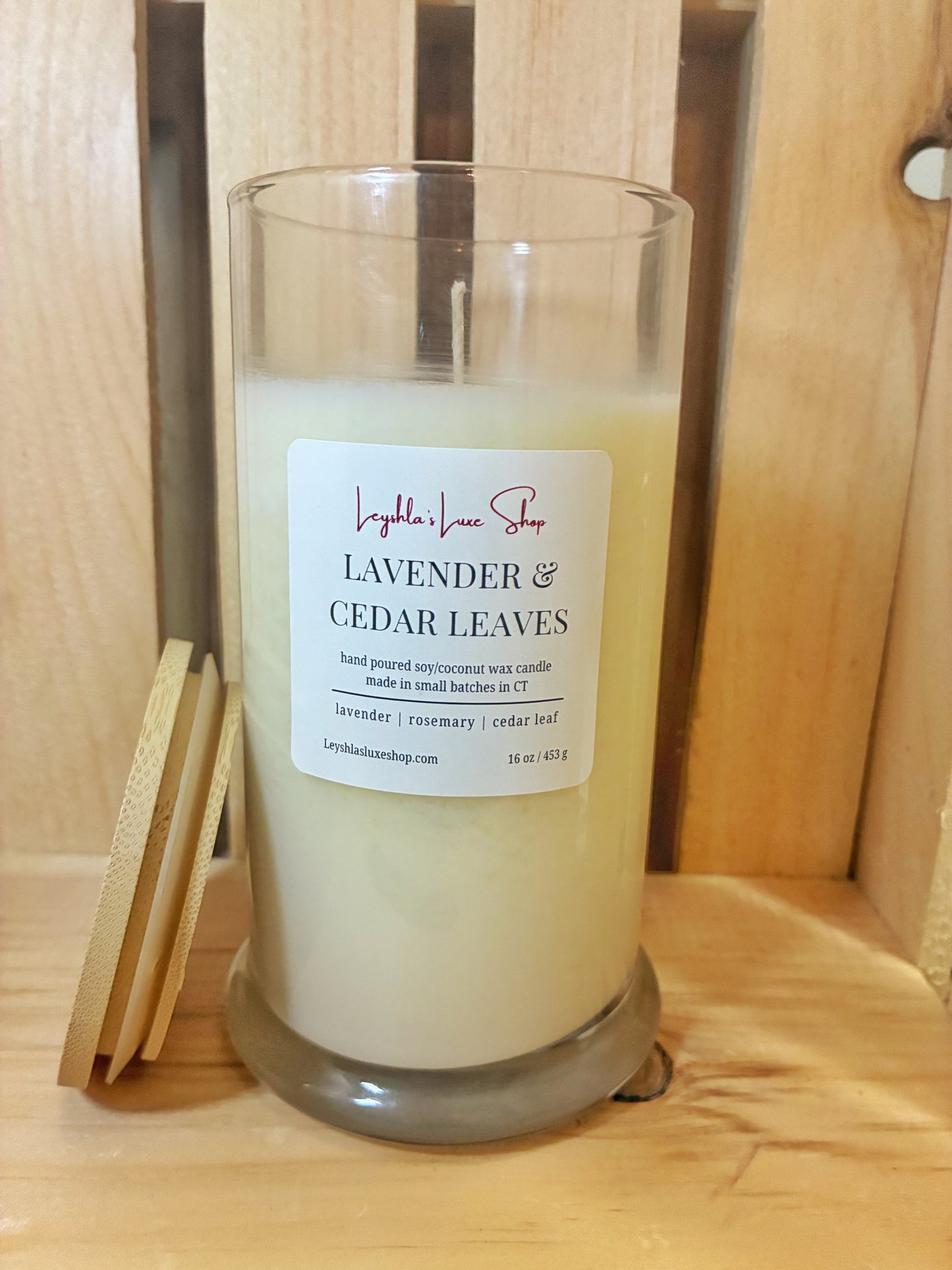 LAVENDER + CEDAR LEAVES 16 OZ. CANDLE