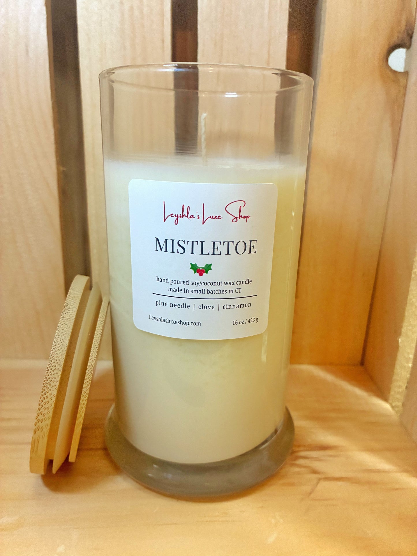 MISTLETOE 16 OZ. CANDLE